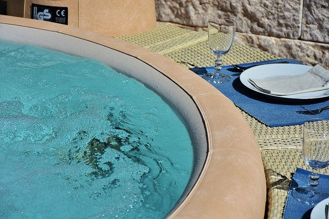 Comment bien choisir son abri de spa ? - Ibiza Spa